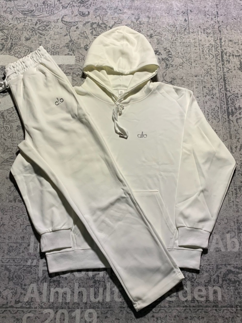 Alo Yoga Accolade Quarter Zip & Open Leg Sweatpants Set White Women’s Medium